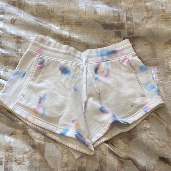 lululemon athletica Pants - Lululemon limited edition high rise inner glow short 3 inches